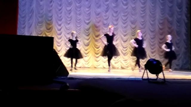 НАША ГРУППА ТАНЦУЕТ В СТУПИНО В ДК :3 смотреть онлайн
