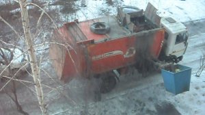 Мусоровоз КО-440-8 на шасси МАЗ-5337A2 (В 302 ХР 22). / MAZ garbage truck.