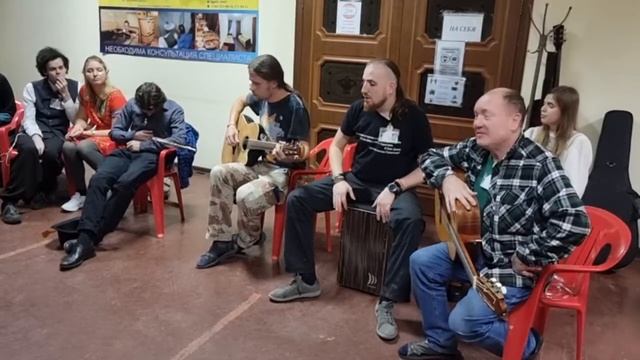 "Знак ветра" на гитаре по кругу смотреть онлайн