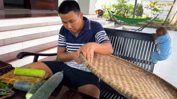 Bibi called Dad for help when something went wrong while harvesting squash!