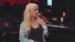 Кристина Агилера учит пению