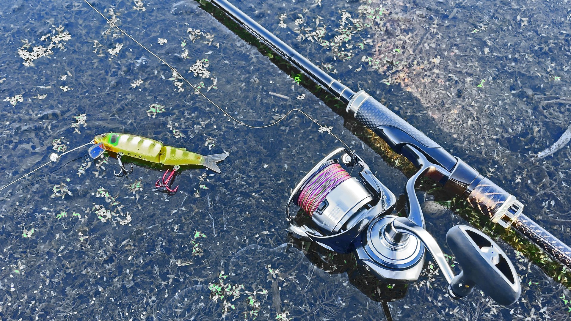 Намерзает первый лёд.. Щука ХИТРО, но клюёт! Рыбалка на спиннинг в сугробах. Воблеры смотреть онлайн