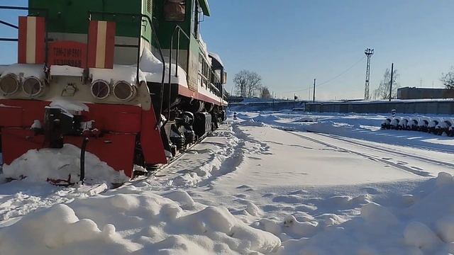 ТЭМ2-5901 стоит на территории Чайковского ППЖТ смотреть онлайн