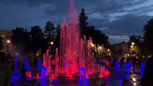 Фонтан ночью на Советской площади Воронеж смотреть онлайн