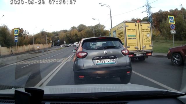 Отморозок Е712МО799 против Девушки от 28.09.2020 в 7.30 утра Краснобогатырская Московская ярмарка смотреть онлайн