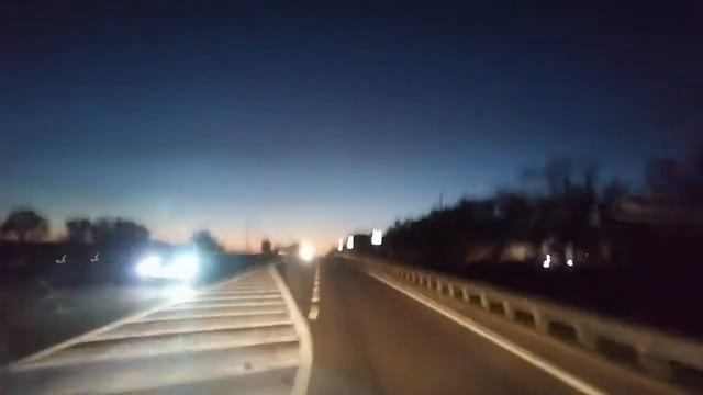 Красивое ночное небо в дороге смотреть онлайн