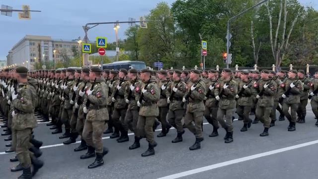 Группа крови» Цоя в исполнении парадной коробки курсантов при следовании на репетицию Парада Победы. смотреть онлайн