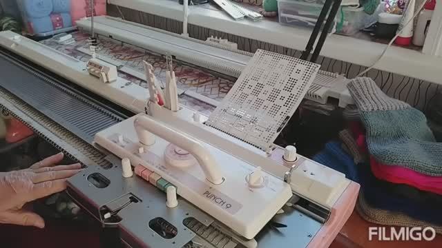 КУПИЛА МАШИНУ 3 КЛАССА Brother KH 260 //НАВЯЗАЛА КУЧУ НОСОК /// смотреть онлайн