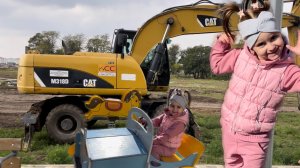 МИЛАШКА УВИДЕЛА ТРАКТОР НА ДЕТСКОЙ ПЛОЩАДКЕ 🚜