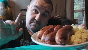 Обжор - жареные сосиски с сыром и макаронами