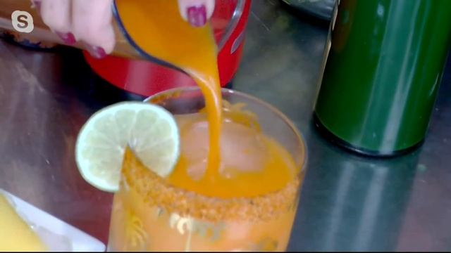 DASH Compact Cold Press Slow Juicer w/ Frozen Treat Attachment on QVC смотреть онлайн