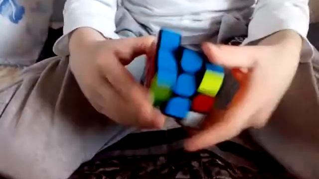 Собрать кубик Рубика за 1,5 минуты смотреть онлайн