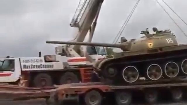 Донецк. Музейные экспонаты снова в строю, Танк Т 54, Июль 2014 смотреть онлайн