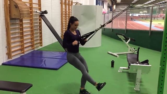 Glute dominant leg workout for beginners! смотреть онлайн