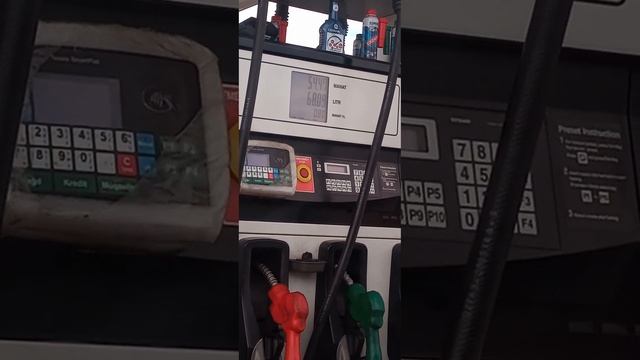 В этой стране выгодно ездить даже на БМВ Х5 на 4 литра. цена на бензин выходит меньше от литров смотреть онлайн