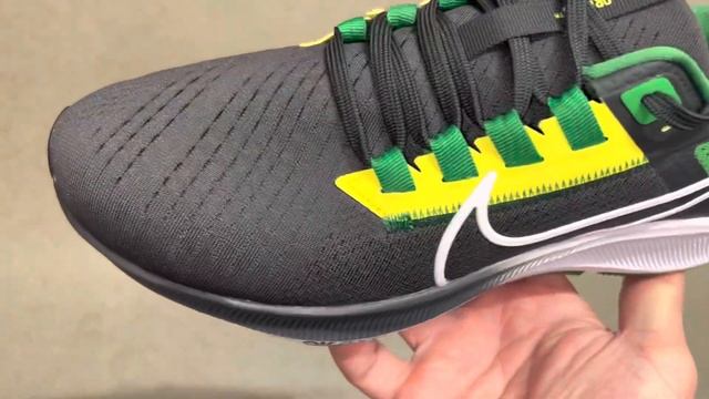 Nike Air Zoom Pegasus 38 Oregon Ducks Running Shoes смотреть онлайн