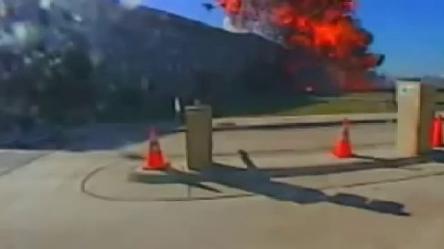 RARE Footage Pentagon 9/11 Surveillance Camera Video Impact Crash 9/11 - LIVE LEAK смотреть онлайн