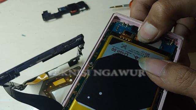 Cara Mengatasi Sony Xperia X Compact Tidak Bisa di Cas || Docomo SO-02J Not Charging смотреть онлайн