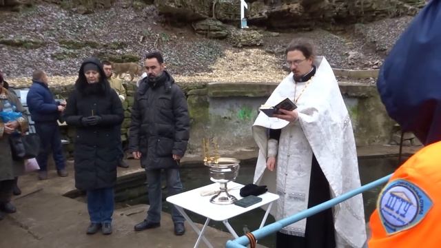 18.01.2017 год. Ботанический сад ЮФУ. Водоосвящение Cвят.ист.им. Преподобного Серафима Саровского. смотреть онлайн