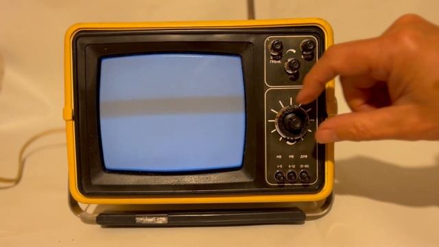RARE Vintage Retro Soviet Portable Television TV Silelis 405D смотреть онлайн