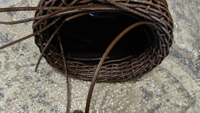 Окончание плетения кашпо из ротанга самым простым узором. Какой получился результат? #ротанг #кашпо смотреть онлайн