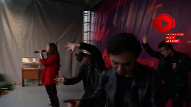"Дым". Эльгиза Каражанова. Концертное выступление 6.10.2019 смотреть онлайн
