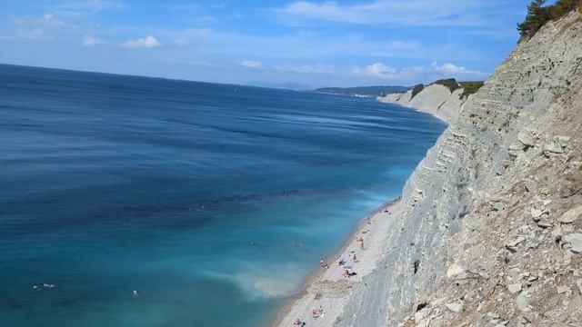 Дорога на пляж Сосновка Геленджик через лес. Сентябрь 2024 смотреть онлайн