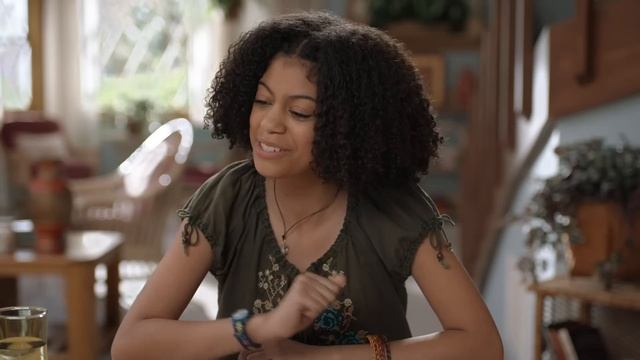 Denise and Alicia Disagree on Black Food Culture - mixed-ish смотреть онлайн