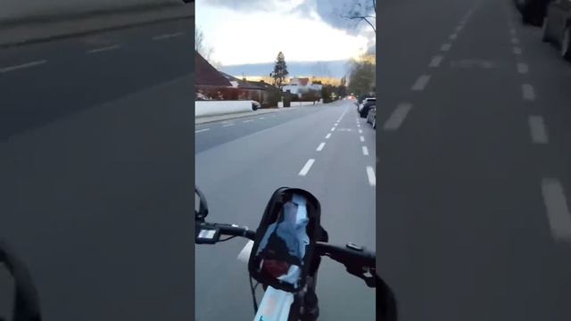 По Немецким велотрассам 🇩🇪, 12 километров за 2 минуты. Дибург - Дармштадт, роездка на закате смотреть онлайн