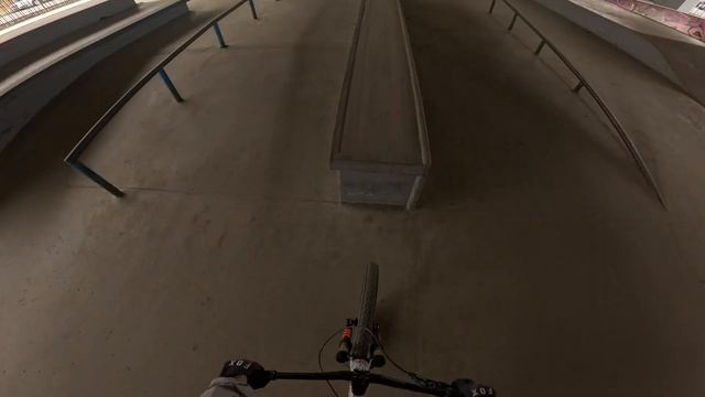 Катаюсь по городу с GoPro: Едем за осью или пенсионер первый раз в скейт-парках смотреть онлайн