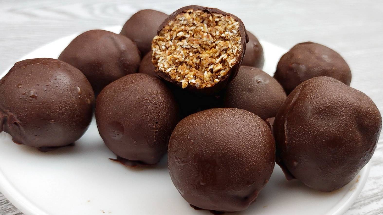 Сделала конфетки,даже не ожидала,что так вкусно👍Возьмите Овсянку, Какао и Бананы-конфеты без сахара смотреть онлайн