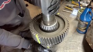 How to rebuild auxiliary gear box 18 speed eaton fuller transmission RTLO18918B PART 2 (Back box)