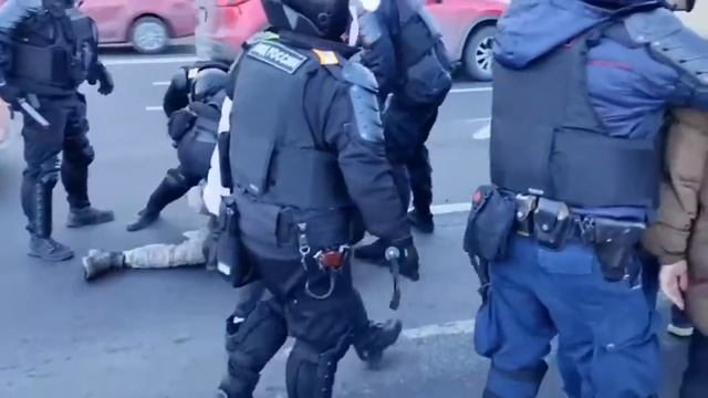 Жесткое задержание Питер 6.03.22 смотреть онлайн