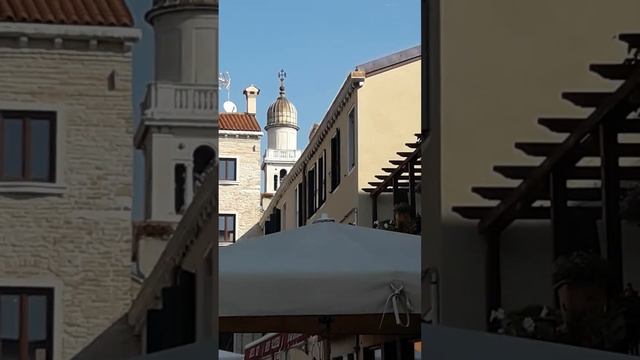 Campo Sаnta Margherita - душа города, центр молодёжной жизни Венеции. смотреть онлайн