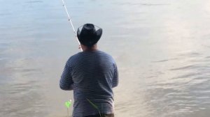 Рыбалка на Оби в черте города Барнаул.