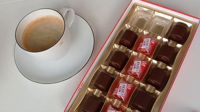 Берлин. Пробую конфеты MON CHERI. Две половинки моего сердца)) смотреть онлайн