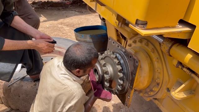 Amazing Repairing of Caterpillar Wheel Tandem \\ CAT Grader Wheel Tandem Open and Change seal kit / смотреть онлайн