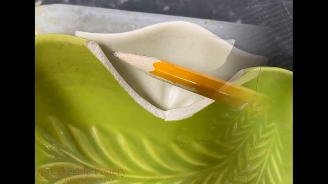 Sculpting Broken Pottery Missing Segment Using Resin Epoxy Mold Method finishing with Kintsugi Art смотреть онлайн
