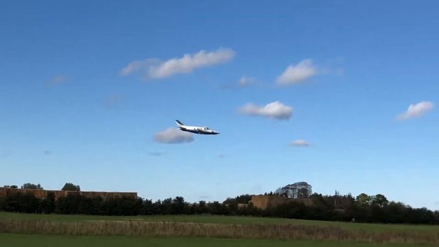 Cessna rc 1800 mm land on 1 wheel on Htm смотреть онлайн