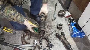 SsangYong Actyon Sports замена подвесного подшипника, крестовин заднего кардана.