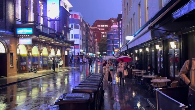 Walk in Heavy Rain at Night in Central London, England | Rain and Umbrella Ambience Sounds [4K HDR] смотреть онлайн