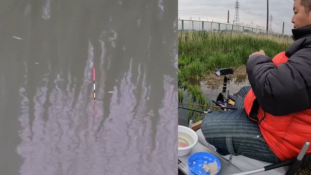 まわりすべて草に囲まれる場所で釣りに没頭する смотреть онлайн