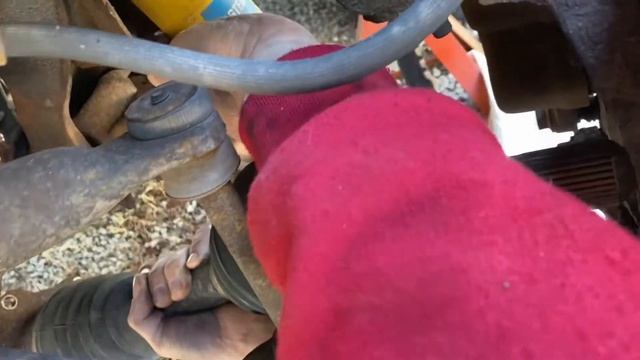2005 Chevy 2500HD Silverado CV Axle Replacement смотреть онлайн
