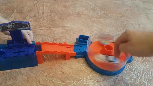 Hot Wheels меняет цвет / Трек Хот Вилс смотреть онлайн