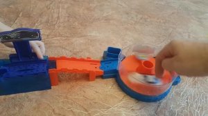 Hot Wheels  меняет цвет / Трек Хот Вилс