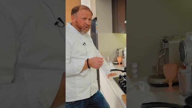 Лайфхак от Шефа: Как жарить лук? #ивлев #рецепты смотреть онлайн