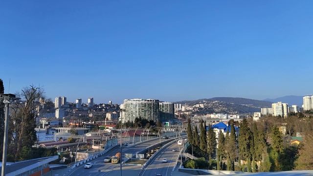 Вид с завокзального района на запад Сочи смотреть онлайн