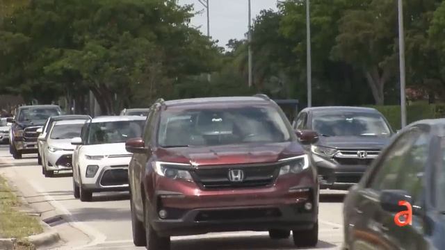 Grupo de venezolanos recién llegados a Miami arrestados por simular accidente de auto falso смотреть онлайн