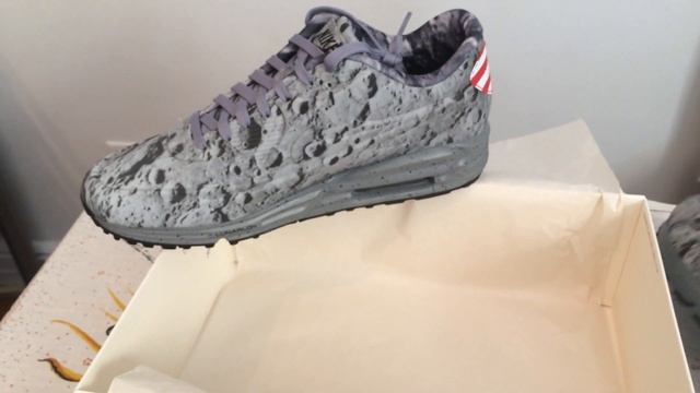 Nike Air Max Lunar 90 SP Moon Landing Shoes смотреть онлайн