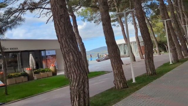 Геленджик в октябре 2024 г. Прогулка от Дворца культуры до набережной смотреть онлайн